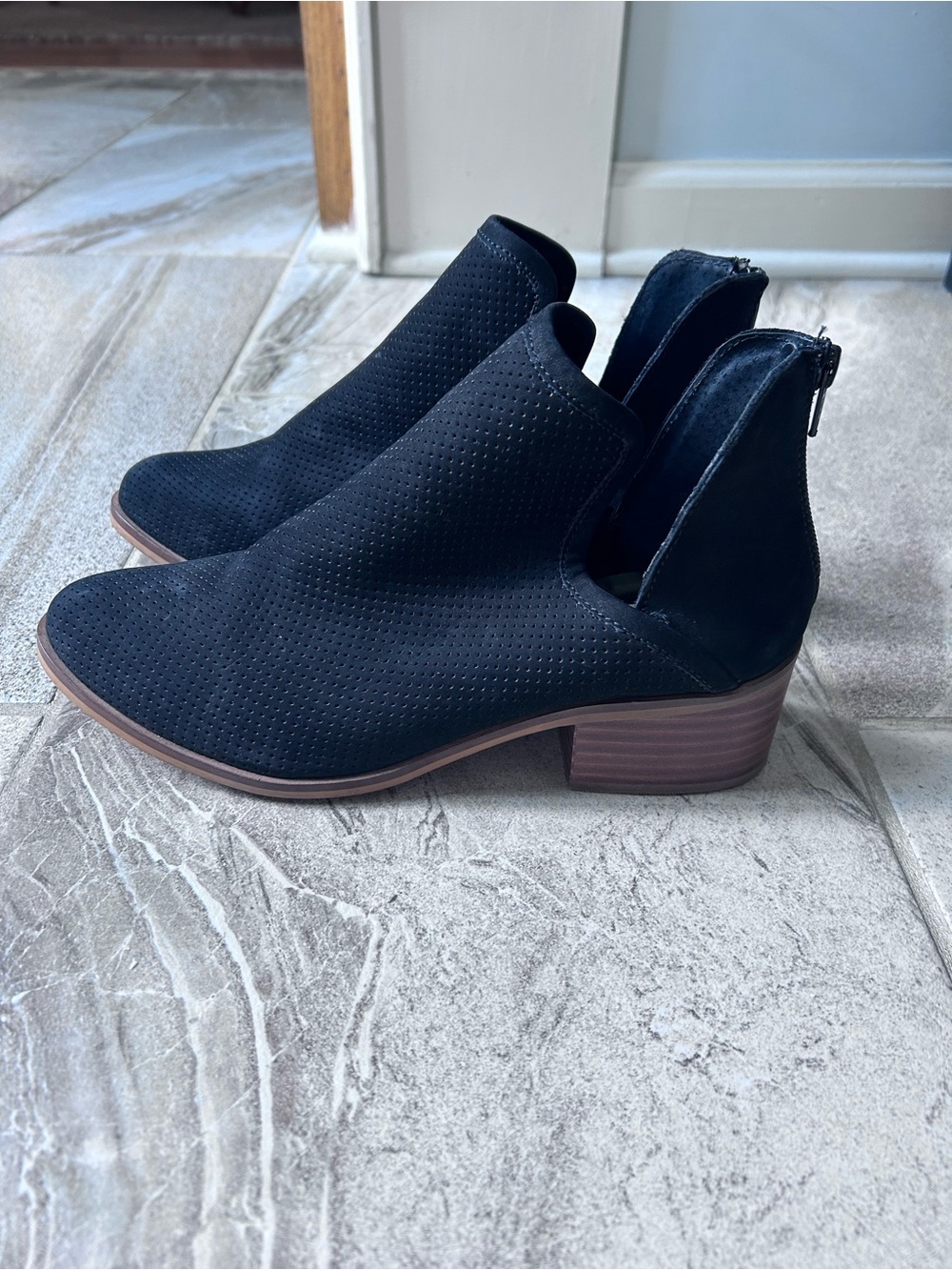 Steve Madden Women’s Lancaster Black Leather Perforated Ankle Boots, Size 10